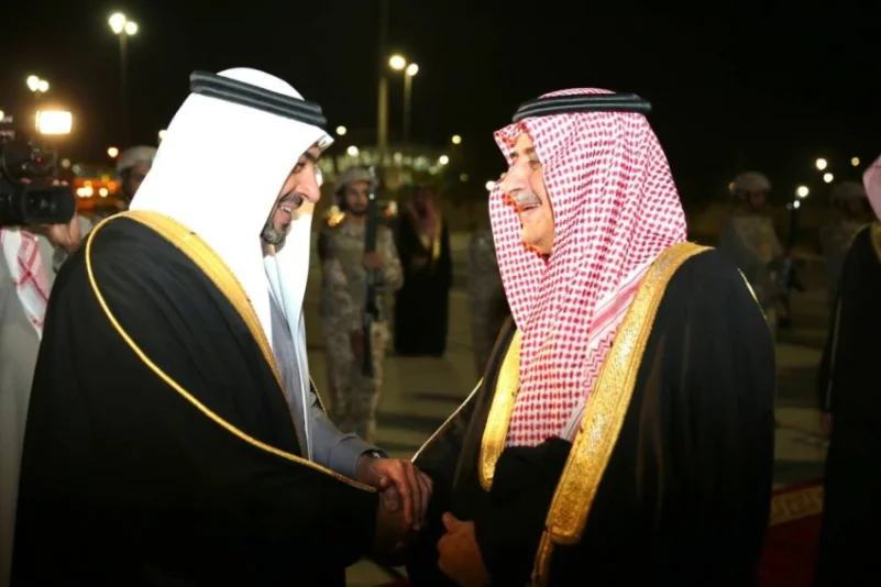 أمير منطقة تبوك يستقبل نائبه في مطار الأمير سلطان