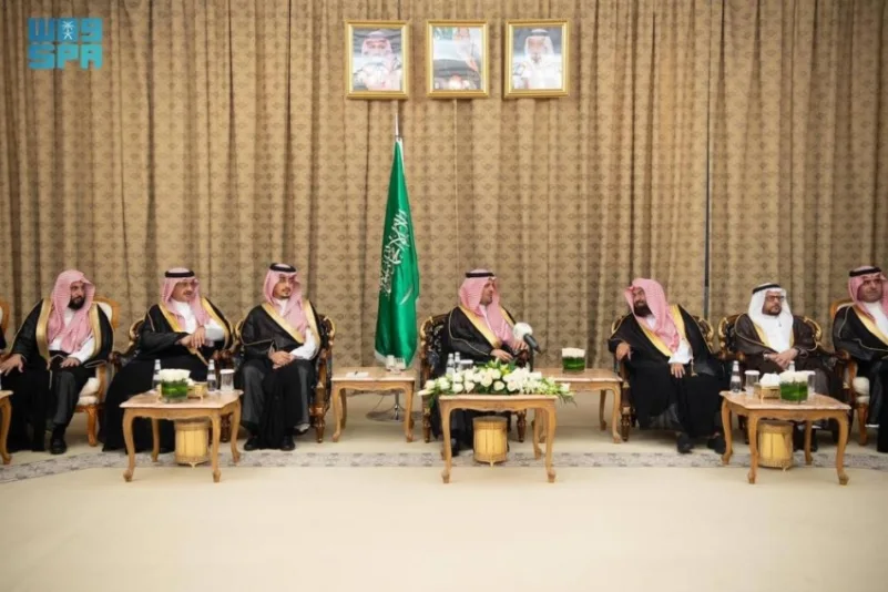 نائب أمير مكة يستقبل عددًا من العلماء والمشائخ ومديري الجهات الحكومية