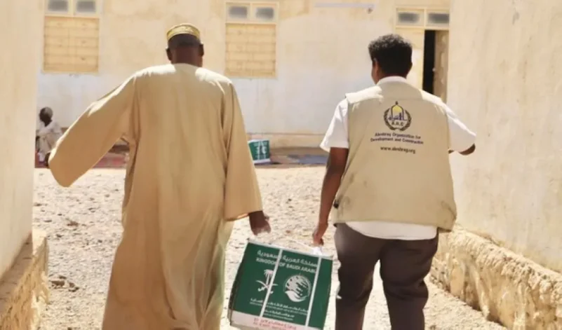"سلمان للإغاثة" يوزع 1.662 سلة غذائية في جمهورية السودان