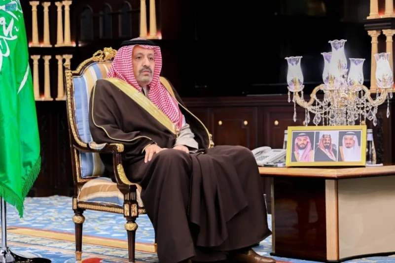 أمير الباحة يطلع على منصة فرع "الموارد البشرية" بالمنطقة