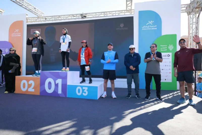 سعود بن طلال يتقدم المشاركين في سباق "الحسا تركض"