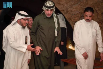 مستشار رئيس الوزراء ورئيس هيئة التصنيع العراقيين يزوران حي حراء الثقافي