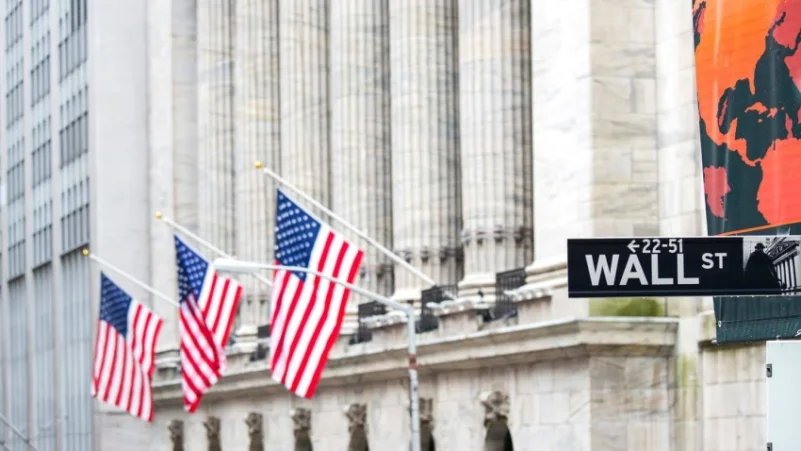 سوق الأسهم الأمريكي يغلق على تباين