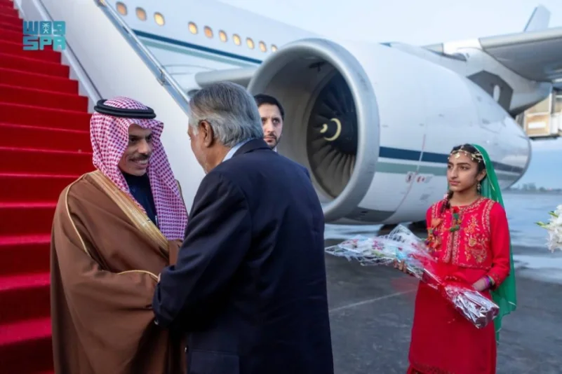 وزير الخارجية يصل باكستان في زيارة رسمية