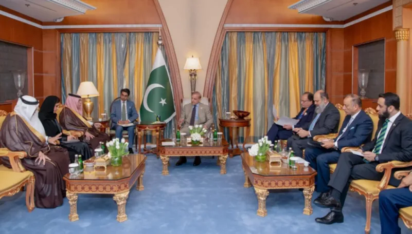 وزير التجارة يلتقي رئيس وزراء باكستان و 5 وزراء ومسؤولين في الرياض