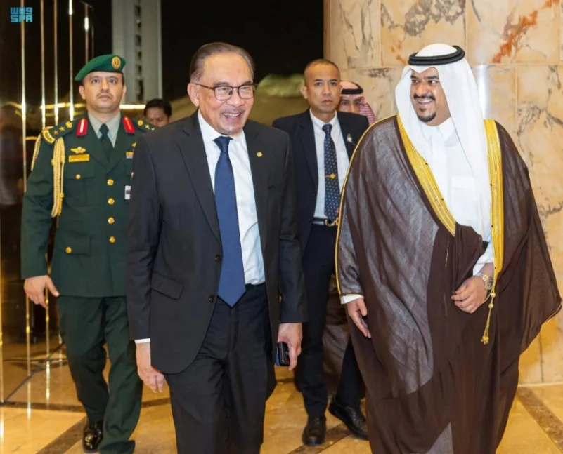 رئيس وزراء ماليزيا يغادر الرياض