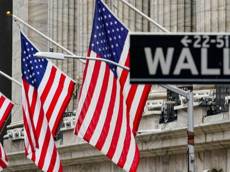 وول ستريت جورنال: أسعار الفائدة الأمريكية تلقي بظلاله على الأسواق العالمية