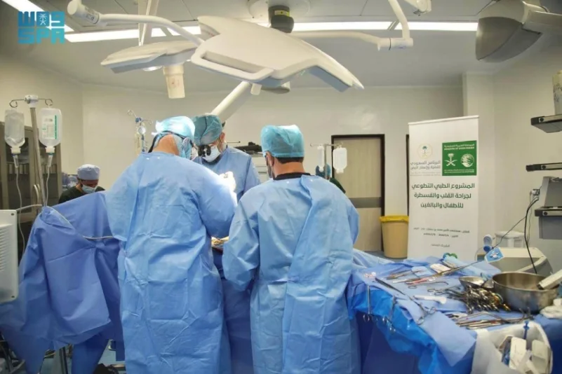 مركز الملك سلمان للإغاثة يدشن المشروع الطبي لجراحة القلب والقسطرة في محافظة عدن