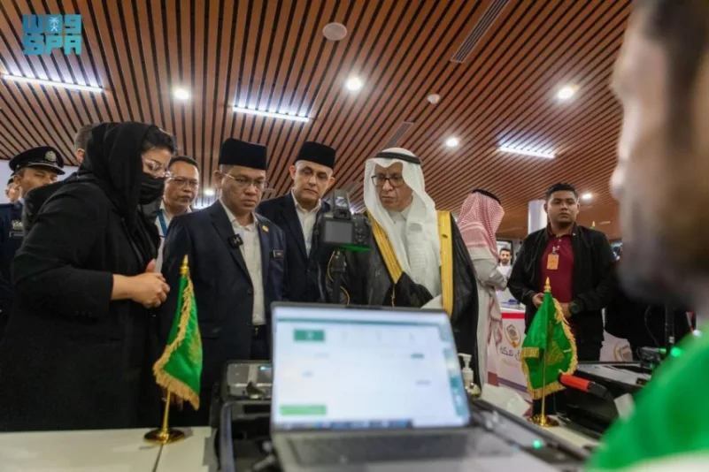 وزير الشؤون الدينية الماليزي وسفير المملكة يزوران صالة "مبادرة طريق مكة" في مطار كوالالمبور