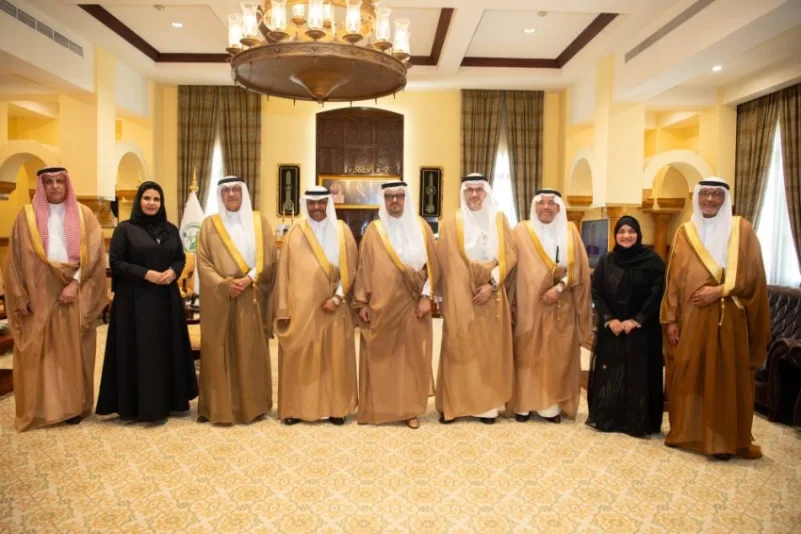 نائب أمير منطقة مكة يطّلع على الخطط المستقبلية لجامعة المؤسس