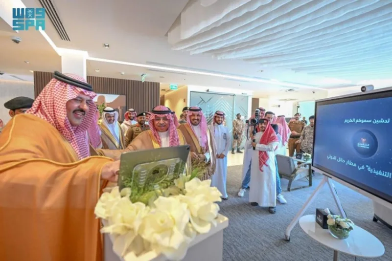 الأمير عبدالعزيز بن سعد يدشن الصالة " التنفيذية " الجديدة بمطار حائل الدولي