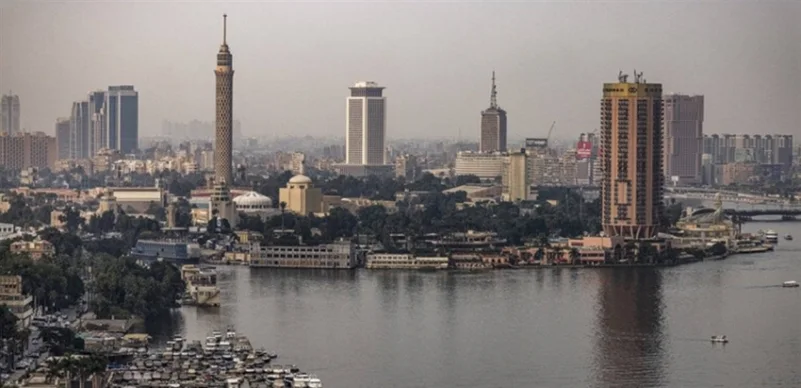 مصر: طفل يقاوم 5 لصوص فيلقون به من الطابق الخامس