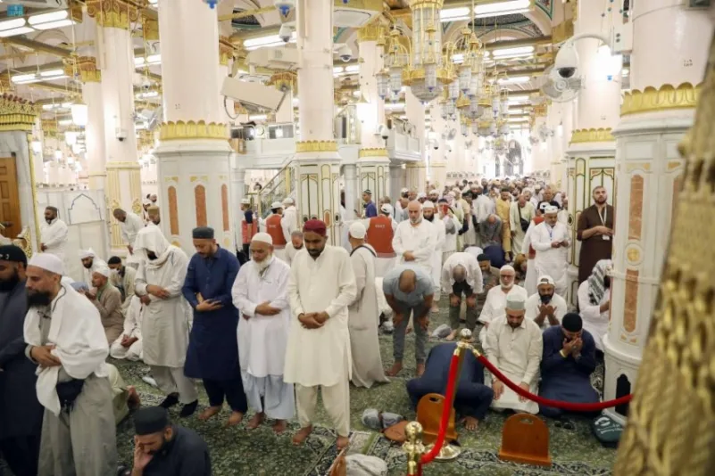 أكثر من (5) ملايين يؤدون الصلوات في المسجد النبوي