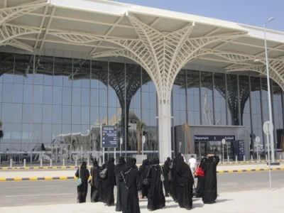 مطار الأمير محمد بن عبدالعزيز الجديد «يحتضن» الفن التشكيلي