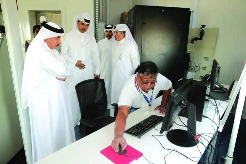  HE the Minister viewed the workflow at the centre, which includes a weather radar -- the first of its kind in Qatar -- and which significantly contributes to improving forecasts by monitoring numerous elements, thus enhancing forecaster&#039;s job with regard to issuing immediate alerts during volatile conditions. 