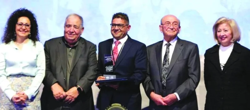 Dr Raed al-Gharabat with the award