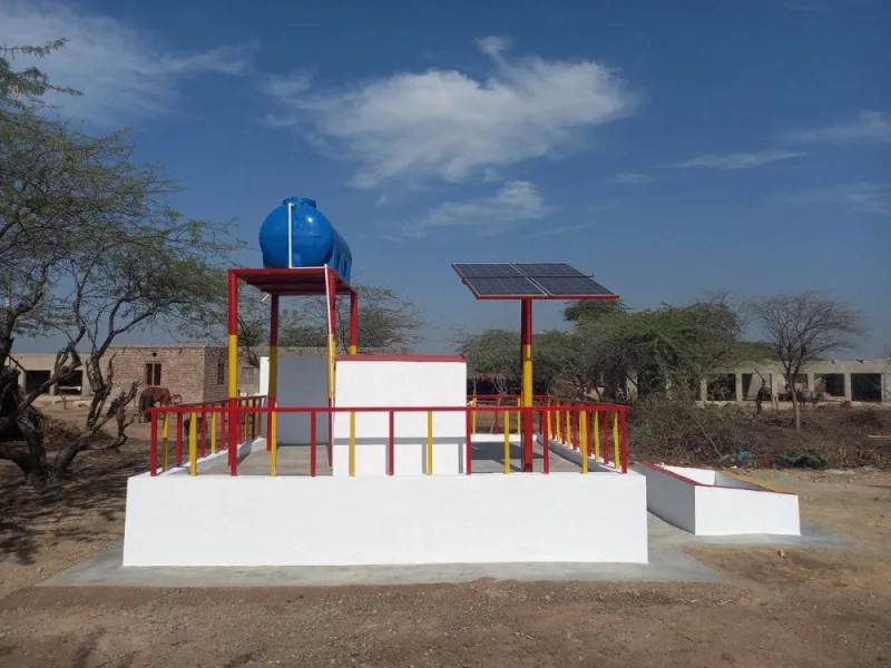Qatar Charity installed 3 solar-powered stations in the Sinjar region and 10 manual water pumps. In the Khairpur region, 3 similar water stations and 10 other hand pumps were installed.
