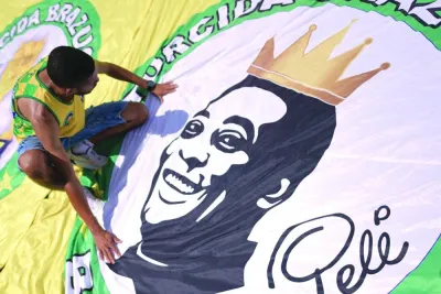 A fan pays homage to Pele in front of a replica of the house where he was born and which was built according to the memories of his mother Celeste Arantes, in Tres Coracoes, state of Minas Gerais, Brazil, yesterday. (AFP)