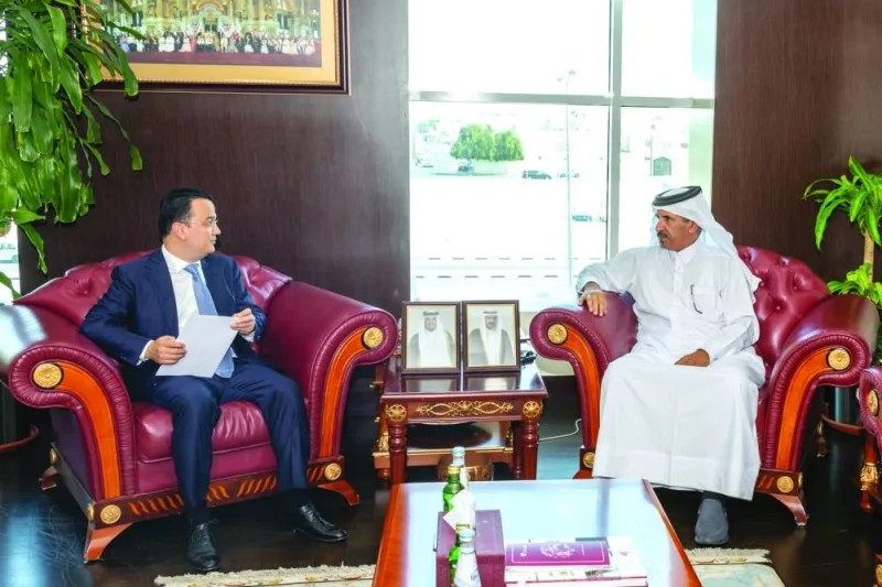 Qatar Chamber first vice-chairman Mohamed bin Towar al-Kuwari, and Laziz Kudratov, the First Deputy Minister of Uzbekistan’s Ministry of Investment, Industry and Trade, during a meeting at the chamber’s Doha headquarters.