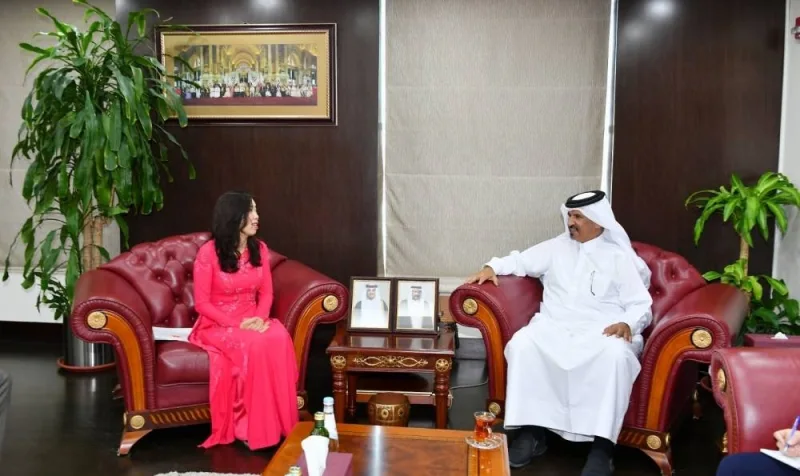 Qatar Chamber first vice chairman Mohamed bin Towar al-Kuwari during a meeting with Vietnam’s Deputy Minister of Foreign Affairs Le Thi Thu Hang at the chamber&#039;s Doha headquarters.