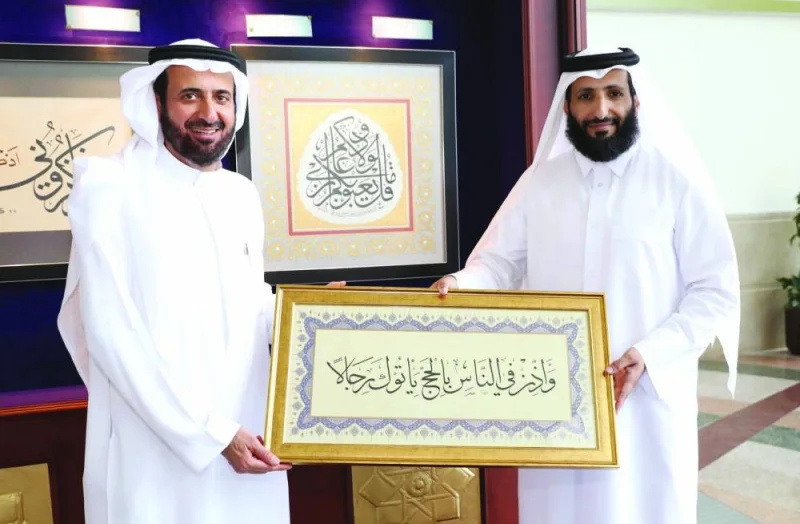 Saudi Minister of Haj and Umrah Dr Tawfig bin Fawzan bin Mohamed al-Rabiah is honoured by Fanar Director Dr Saleh bin Ali al-Marri.