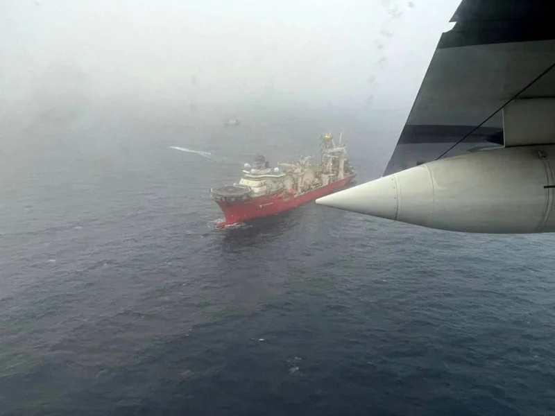 Aerial image obtained from the US Coast Guard, the ship Deep Energy sails in the search area for OceanGate&#039;s Titan submersible.  AFP / US Coast Guard