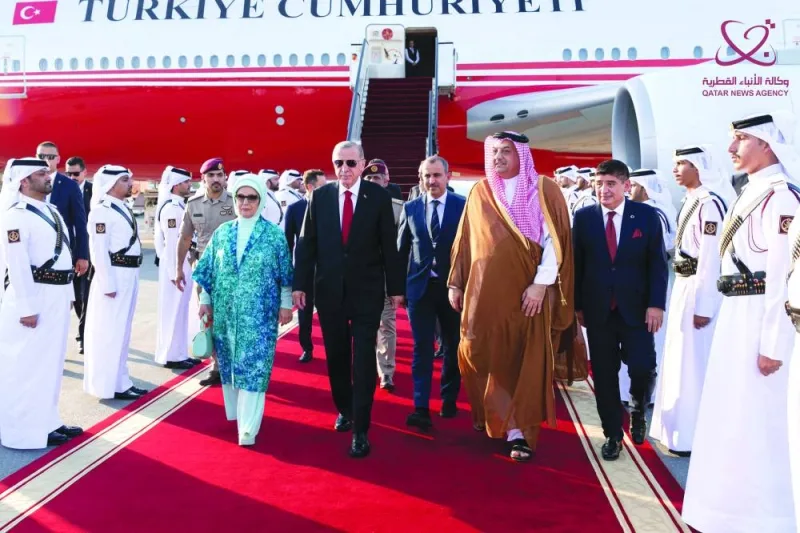
Turkish President Recep Tayyip Erdogan arrived in Doha yesterday on an official visit to the country. The president and his accompanying delegation were welcomed upon arrival at Doha International Airport among others by HE the Deputy Prime Minister and Minister of State for Defence Affairs Dr Khalid bin Mohamed al-Attiyah. 