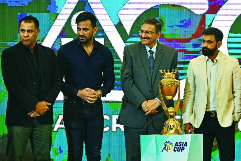 Zaka Ashraf (left), chairman of the Pakistan Cricket Board, and retired Pakistan player Mohamed Hafeez during the unveiling of the Asia Cup 2023 trophy at a ceremony in Lahore on Wednesday. (AFP)