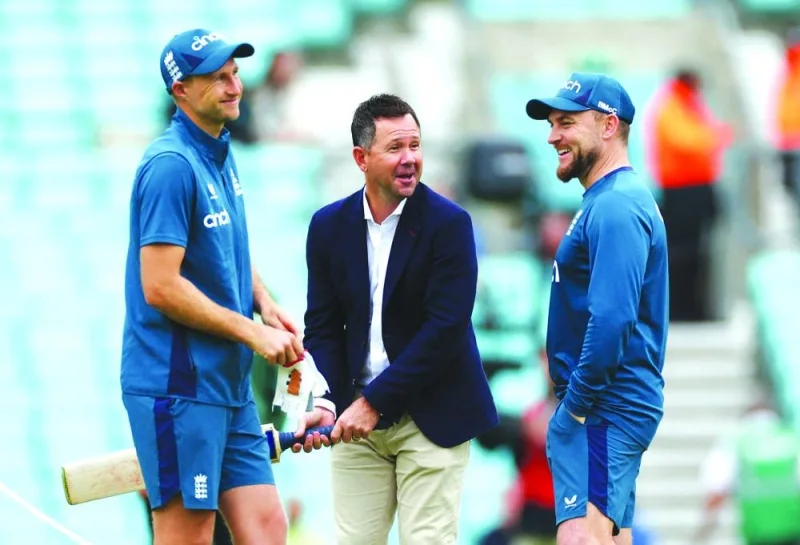 
Former Australia captain Ricky Ponting (centre) with England coach Brendon McCullum (right) and Joe Root at the Oval. (Reuters) 