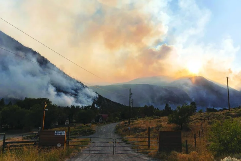 
Right: The Crater Creek Fire burns in the background of British Columbia’s Keremeos Village on the same day that the state authorities declared a provincial state of emergency. 
