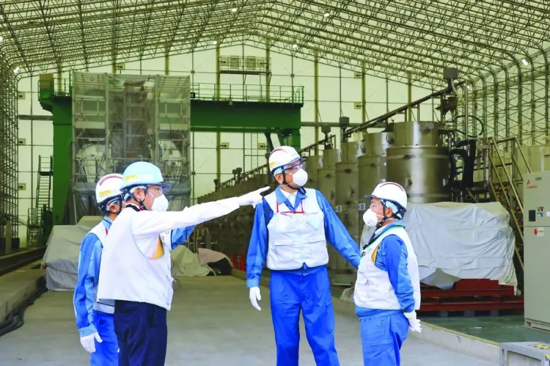 
Prime Minister Kishida (second left) during his tour of the Advanced Liquid Processing System (ALPS) at the Tokyo Electric Power Company Holdings (Tepco) Fukushima Daiichi nuclear power plant in Fukushima Prefecture. 