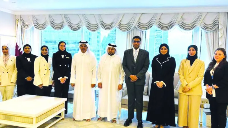 QU delegates with Qatar ambassador to Thailand.