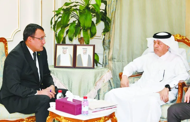 Qatar Chamber director of Administrative and Finance Affairs Hussian Yusef al-Abdulghani and Turkmenistan Chamber of Commerce and Industry director Kepbanov Serdar during a meeting held in Doha.
