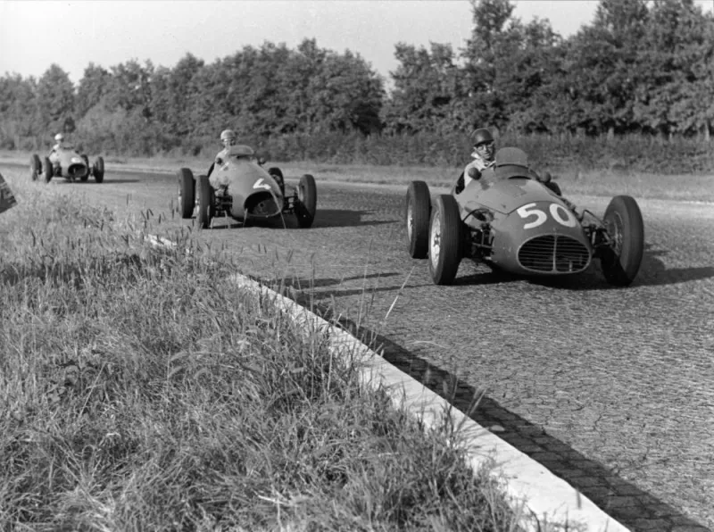Italian Grand Prix, Monza, 13 September 1953. Juan Manuel Fangio in his Maserati A6GCM (No. 50) chased by Ascari (No. 4) and Farina (No. 6), both in Ferrari 500 F2.