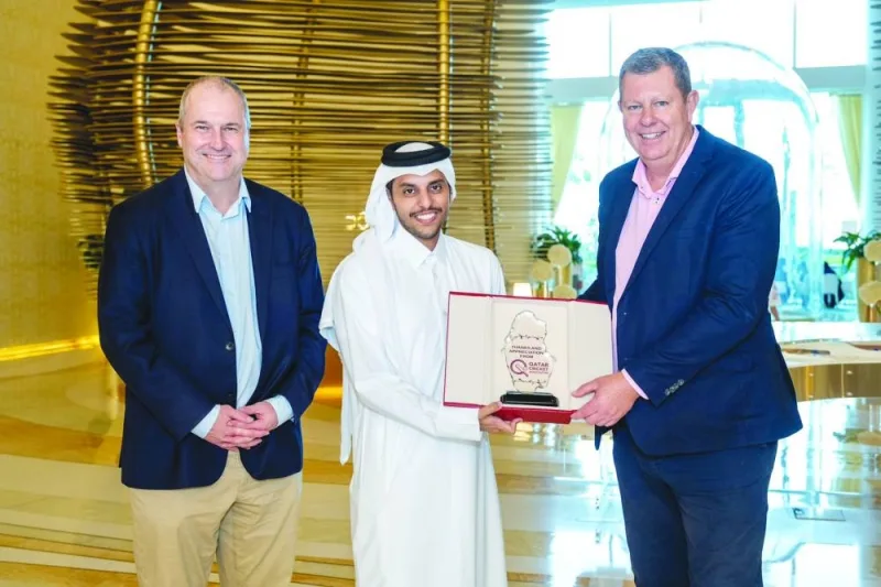 Sheikh Abdulaziz bin Saud al-Thani, President of the Qatar Cricket Association (QCA), met with Greg Barclay (right), President of the International Cricket Council (ICC), and CEO Geoffrey Allardice (left). Development of cricket in Qatar and the Gulf region.