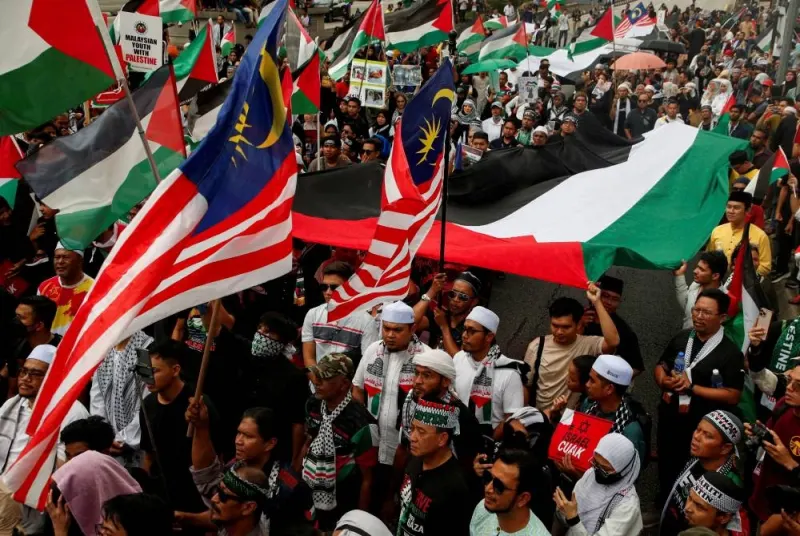 Malaysians hold their country&#039;s and Palestinian flags as they protest outside the US embassy in support of Palestinians in Gaza after an explosion at a hospital in Gaza, as the conflict between Israel and Hamas continues, in Kuala Lumpur, Malaysia, Friday. REUTERS