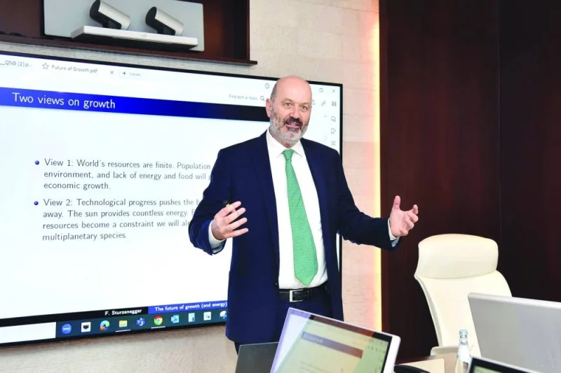 The masterclass was led by Dr Federico Sturtzenegger, the Honoris Causa Professor at HEC Paris and former governor of the Central Bank of Argentina, who holds a distinguished record of education and experience in the field of energy and finance.