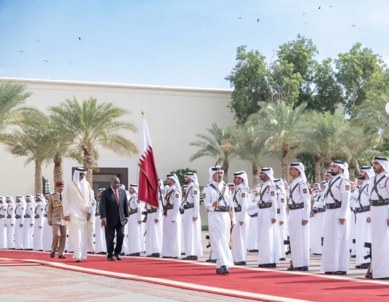 Accompanied by His Highness the Amir Sheikh Tamim bin Hamad Al-Thani, the President of the Republic of South Africa Cyril Ramaphosa inspects a guard of honour. 
