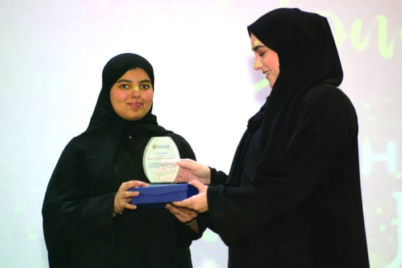 Al Faleh Educational Holding CEO Sheikha Anwar bint Nawaf al-Thani honours Doha Academy student Reema Abdulaziz al-Ghali.