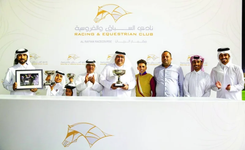 
QREC Racing Manager Abdulla Rashid al-Kubaisi poses with connections of Ernest Aldrich, which won the Brooq Cup at the Qatar 
Racing and Equestrian Club’s Al Rayyan Racecourse. 