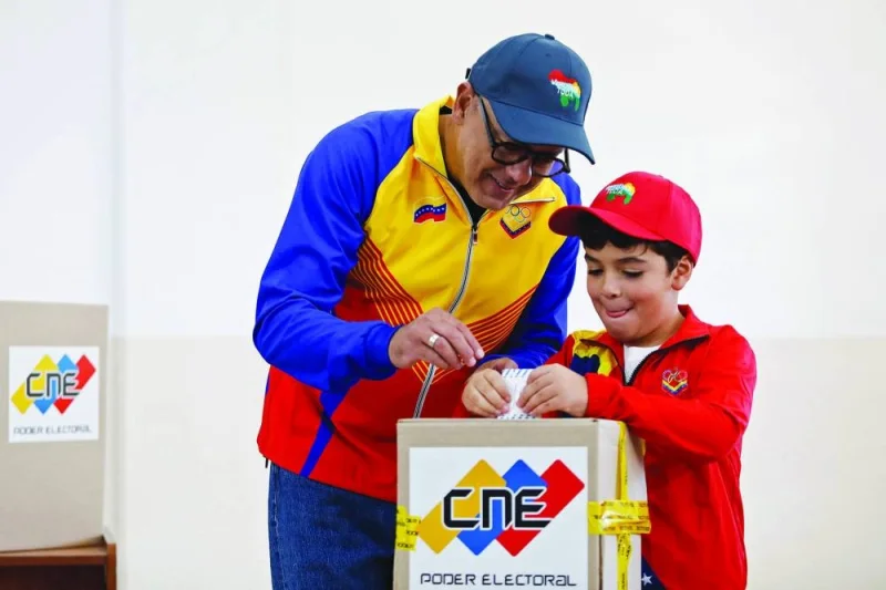 
The president of the Bolivarian National Assembly of Venezuela, Jorge Rodriguez, accompanied by a relative, votes during the consultative referendum in Caracas yesterday. (AFP) 