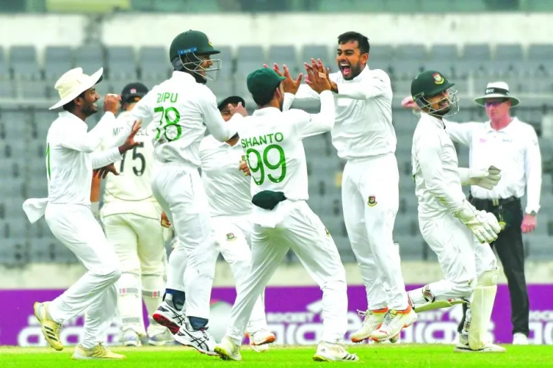 
Bangladesh’s Mehidy Hasan Miraz (second right) celebrates with teammates after taking the wicket of New Zealand’s Tom Blundell (not pictured) during the first day of the second Test at the Sher-e-Bangla National Cricket Stadium in Dhaka yesterday. (AFP) 