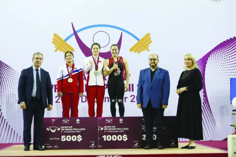 
Podium winners from the women’s 59kg pose with the officials. 