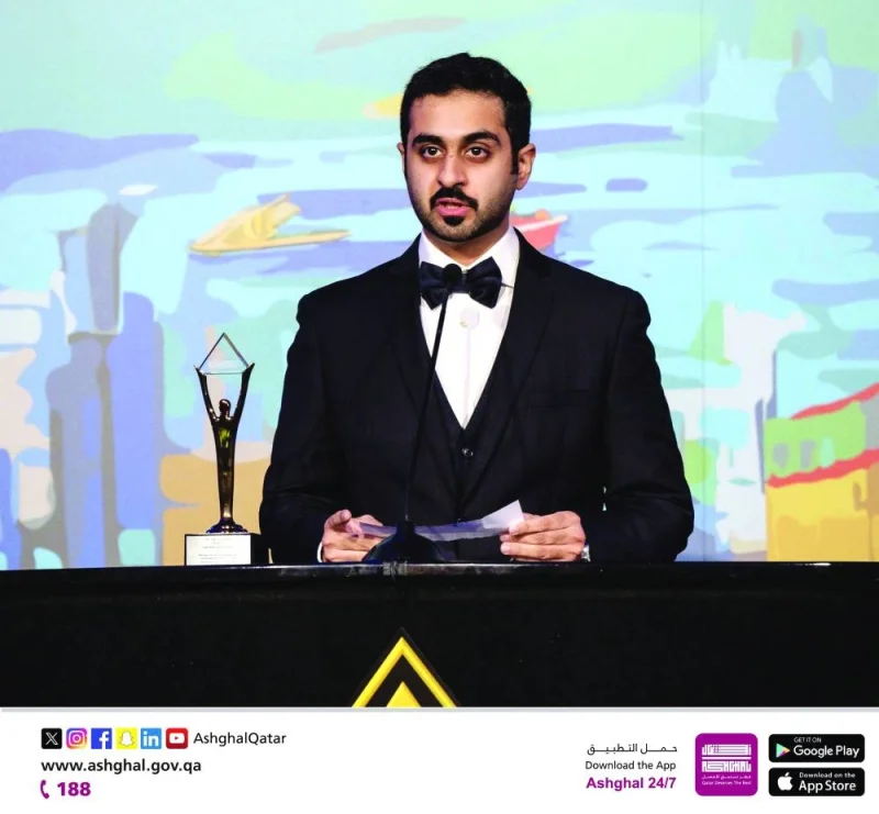 Engineer Rashed al-Zeyara speaks after receiving the award.