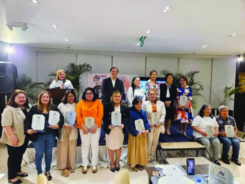 Filipino HSWs in Qatar awarded.