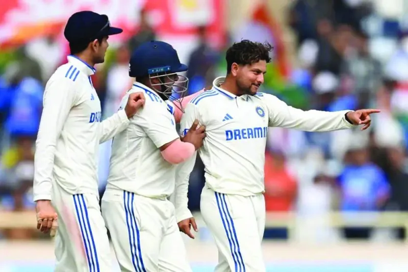 
India’s Kuldeep Yadav (right) is seen with teammates Shubman Gill (left) and Sarfaraz Khan during the fourth Test against England in Ranchi last week. 