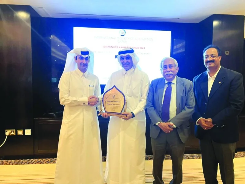 Chief guest Nasser Jeham al-Kuwari bestowing the ‘Automation Excellence in Industry Award’ to Abdulla Mohd Abdulla al-Safran in the presence of ISA Qatar President Nilangshu Dey and Treasurer Shabu Varghese.