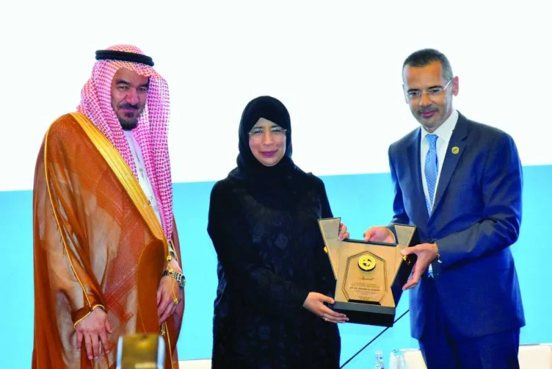 PAGE ONE PIC - D/C is fine pls: HE the Minister of Public Health Dr Hanan Mohammed al-Kuwari receiving the  &#039;Visionary Leader Award in Health System Excellence&#039; yesterday in Doha. PICTURE: Thajudheen.