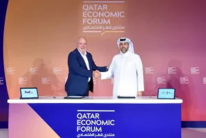 Sheikh Mohamed H F al-Thani, CEO of QFZ, and Patrick Moebel, president and CEO of FedEx Logistics, during the MoU signing ceremony held on the sidelines of their participation at the Qatar Economic Forum.