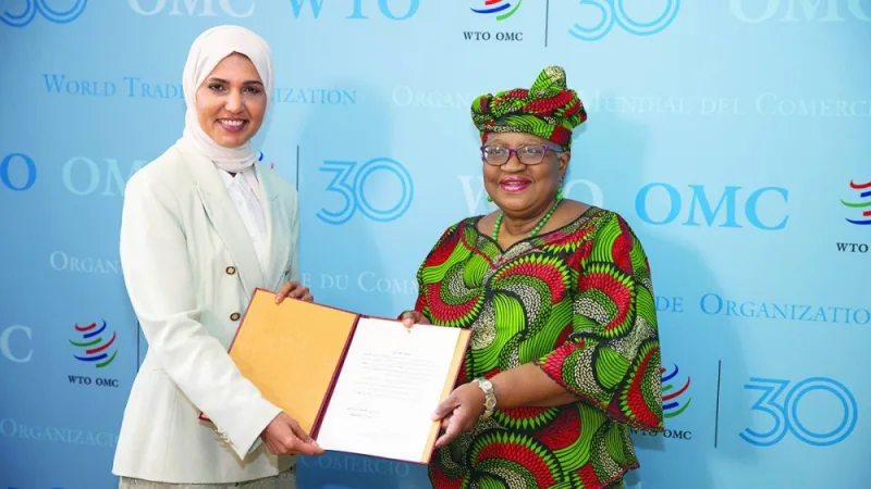 Dr. Hend bint Abdalrahman Mohamed al-Muftah, Qatar’s Permanent Representative to UN-Geneva present Qatar’s instrument of acceptance to WTO director-general Ngozi Okonjo-Iweala.